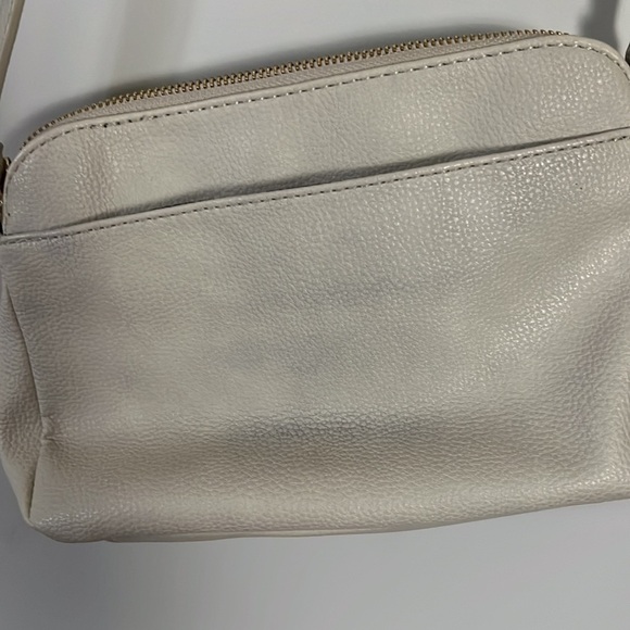 TOMMY Hilfiger cream crossbody bag - Picture 6 of 10